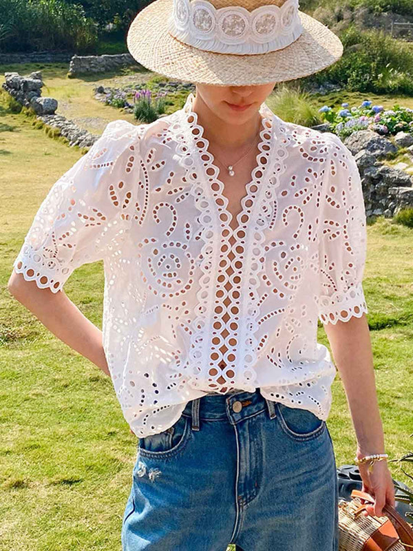 Claire Classic V-neck Top Brodé